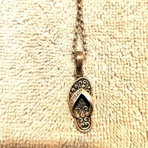 925 STERLING SILVER NECKLACE WITH A "BEACH SANDAL" HANGING BEAUTIFULLY. PICS 📸